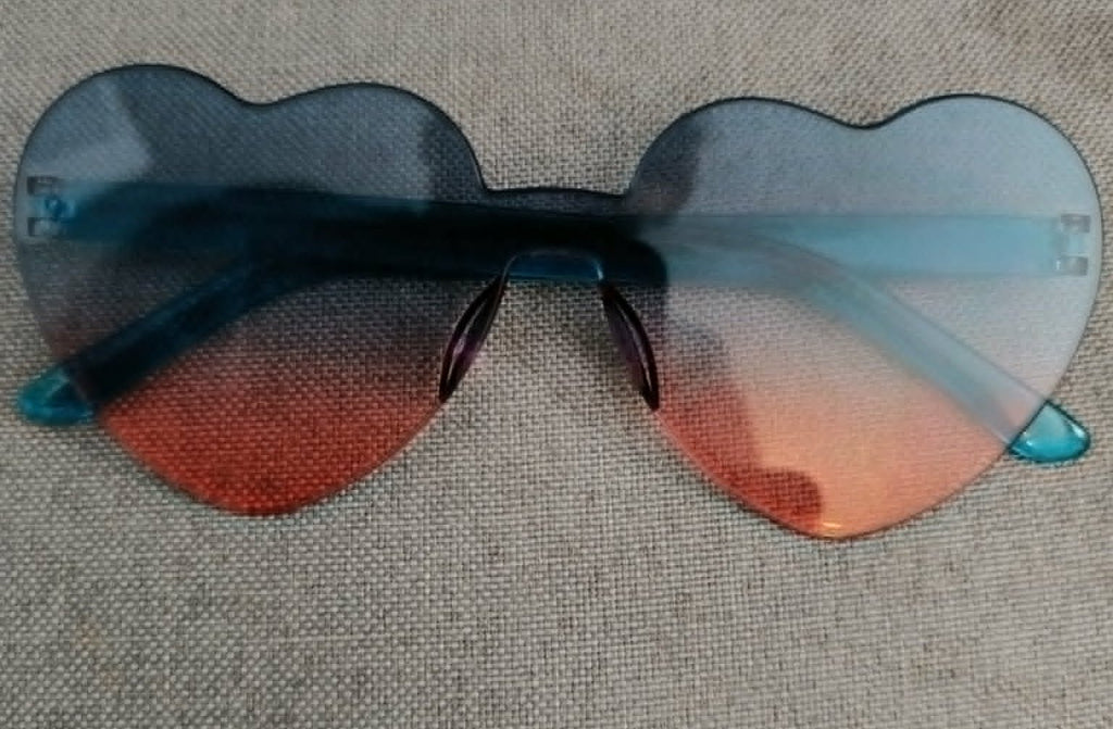 Akon & Ne-Yo CONCERT GLASSES FREE POUCH EVENT FESTIVAL CUSTOM - Secret scentzations & T Belle
